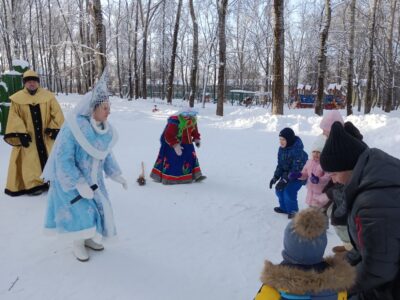 В Зёленом парке в Павлове встретили Старый Новый год